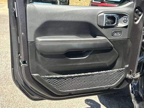 Used 2025 Jeep Wrangler Unlimited Sahara w/ Safety Group AWD/4WD image 13