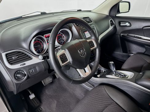 Used 2020 Dodge Journey SE w/ SE Popular Equipment Group image 8