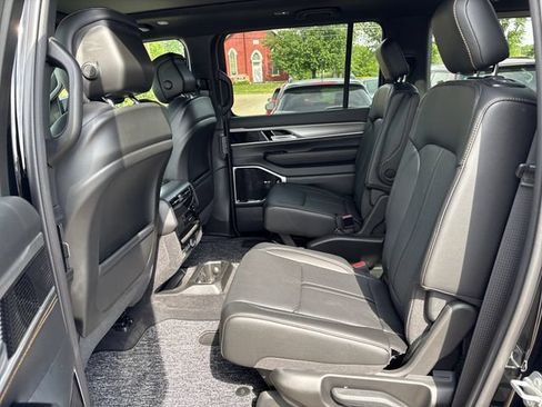 New 2026 Jeep Grand Wagoneer 4WD image 23