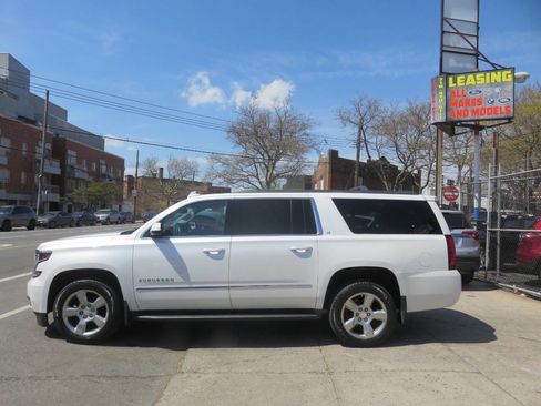 Used 2016 Chevrolet Suburban LT image 7