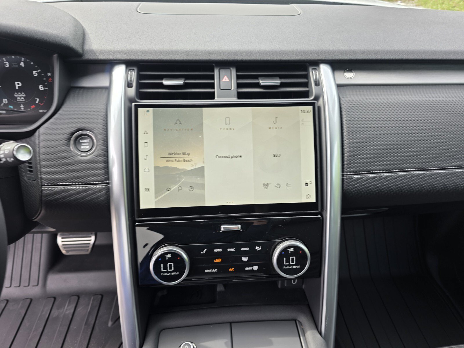 New 2026 Land Rover Discovery Limited Edition AWD/4WD image 16
