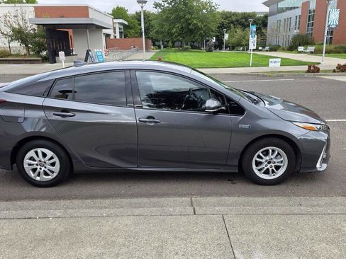 Used 2018 Toyota Prius Prime Advanced w/ Carpet Mat Package image 4