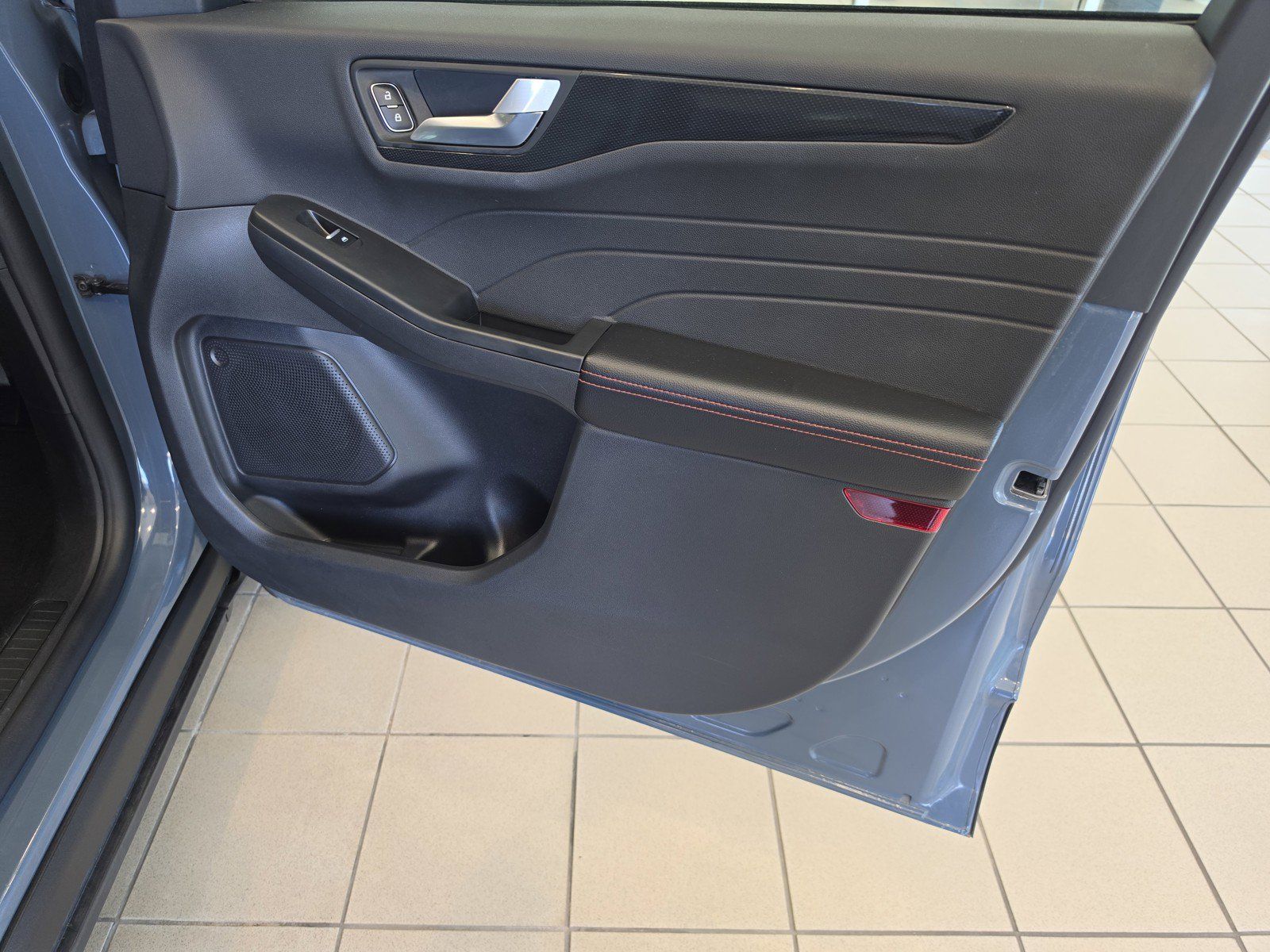 Used 2025 Ford Escape ST-Line FWD image 23
