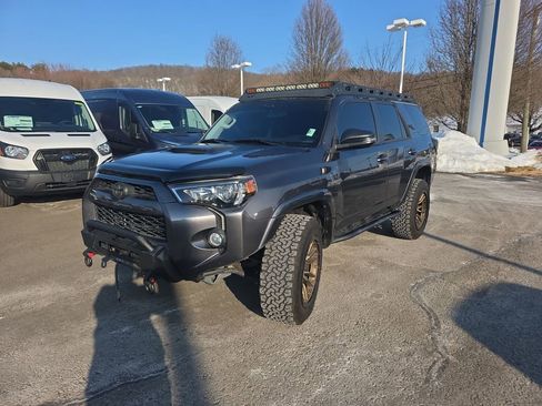 Used 2018 Toyota 4Runner TRD Off-Road Premium image 3
