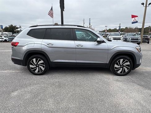 Certified 2025 Volkswagen Atlas SE image 7