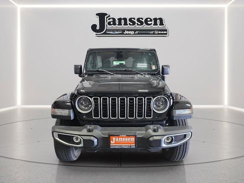 Used 2025 Jeep Wrangler Unlimited Sahara AWD/4WD image 7