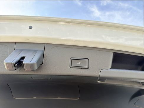 New 2026 Volkswagen Atlas Cross Sport SE image 15