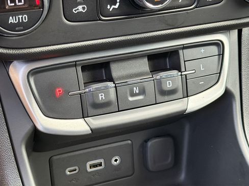 Used 2022 GMC Terrain SLE w/ Driver Convenience Package FWD image 13
