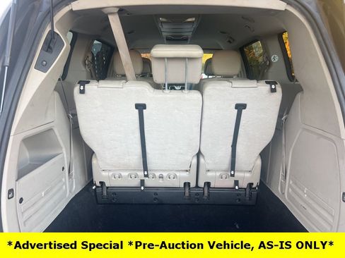 Used 2015 Chrysler Town & Country Touring image 25