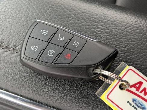 Used 2022 GMC Yukon Denali AWD/4WD image 30