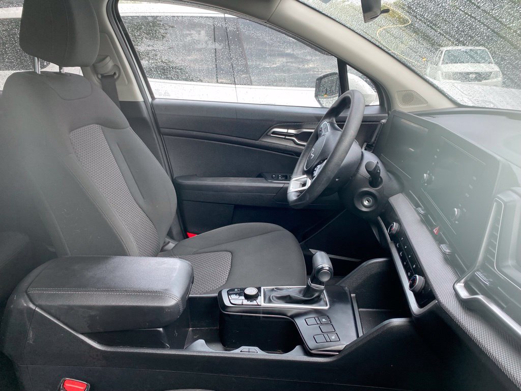 Used 2025 Kia Sportage LX AWD/4WD image 6