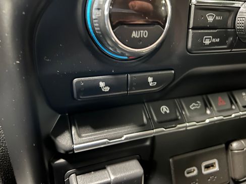 Used 2019 Chevrolet Silverado 1500 LT w/ All-Star Edition image 13