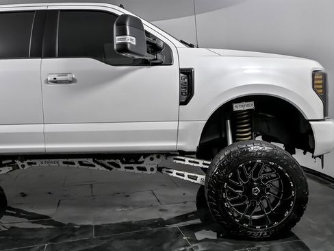 Used 2019 Ford F250 Lariat image 11