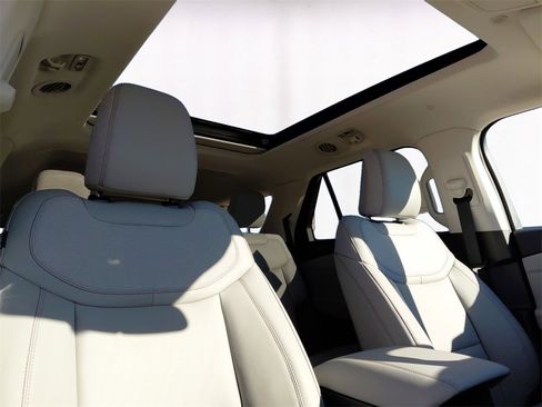 New 2026 Ford Explorer Active w/ Active Comfort Package image 15