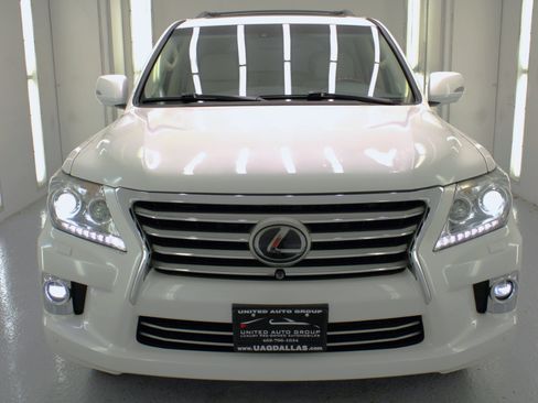 Used 2014 Lexus LX 570 4WD image 3