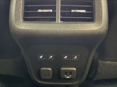 Used 2018 Chevrolet Equinox Premier w/ LPO, Floor Liner Package AWD/4WD image 24