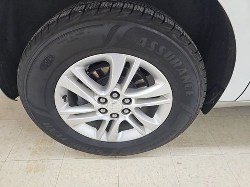 Used 2020 Buick Enclave Essence w/ Sound and Sites Package image 24