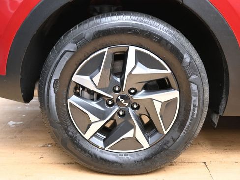 Used 2022 Kia Sorento S FWD image 9