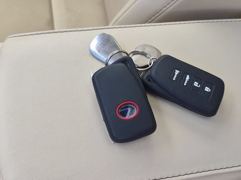 Used 2013 Lexus ES 300h w/ Premium Pkg FWD image 36