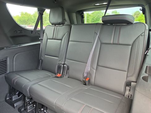 Used 2024 Chevrolet Suburban RST w/ Luxury Package RWD image 31