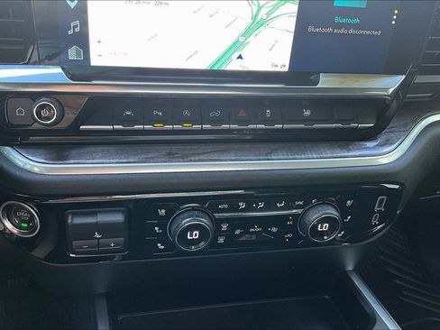 Used 2025 Chevrolet Silverado 1500 LTZ AWD/4WD image 17