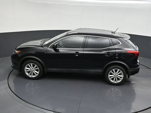 Used 2018 Nissan Rogue Sport SV w/ SV Technology Package AWD/4WD image 16