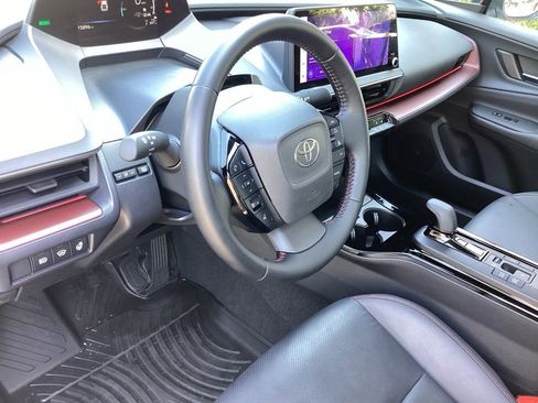 Used 2024 Toyota Prius Prime Premium FWD image 10