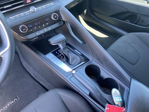 Used 2024 Hyundai Elantra SEL FWD image 20