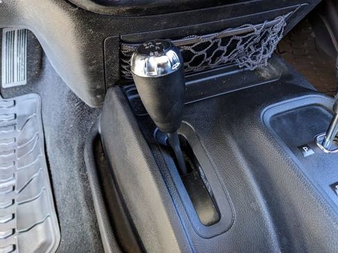 Used 2015 Jeep Wrangler Unlimited Rubicon image 26