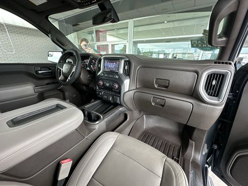 Used 2019 Chevrolet Silverado 1500 LTZ w/ LTZ Convenience Package AWD/4WD image 28