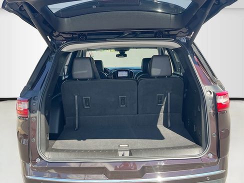 Used 2021 Chevrolet Traverse Premier FWD image 28