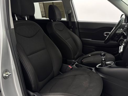 Used 2017 Kia Soul FWD image 31
