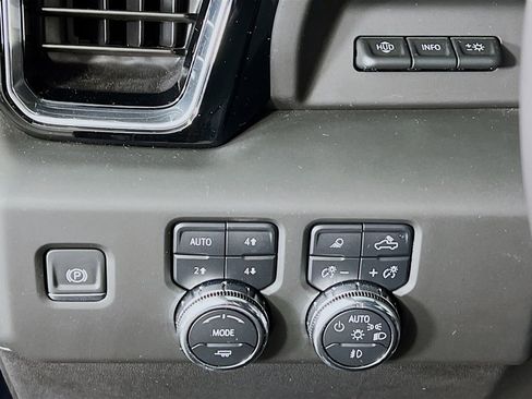 Certified 2025 GMC Sierra 2500 Denali Ultimate image 9