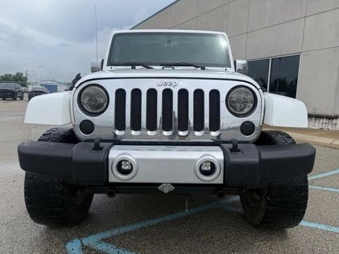 Used 2014 Jeep Wrangler Unlimited Sahara w/ Connectivity Group AWD/4WD image 5