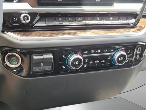 New 2025 GMC Sierra 1500 Elevation image 36