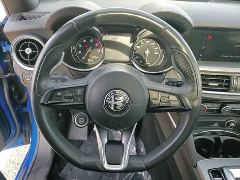 Used 2022 Alfa Romeo Stelvio Veloce image 25