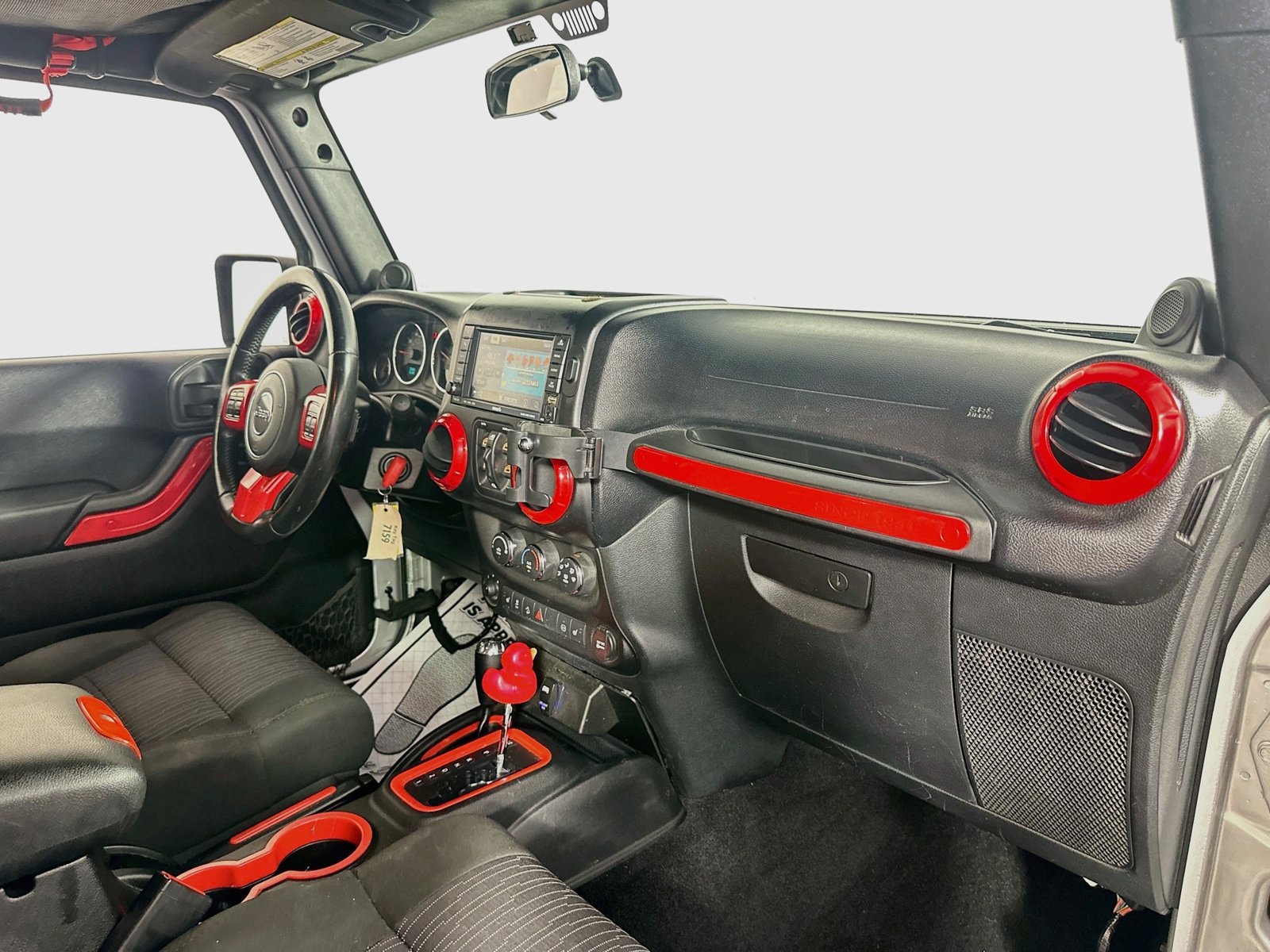 Used 2011 Jeep Wrangler Unlimited Sahara w/ Connectivity Group AWD/4WD image 24