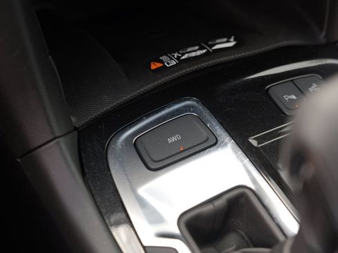 Used 2024 Chevrolet Equinox Premier AWD/4WD image 39