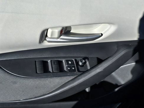 Used 2020 Toyota Corolla LE image 13