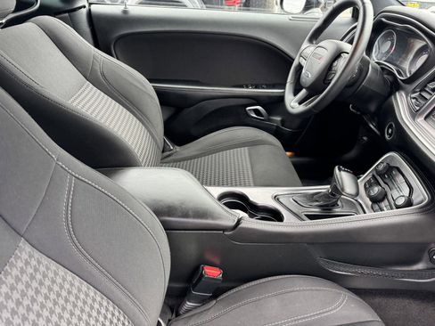 Used 2019 Dodge Challenger SXT RWD image 8