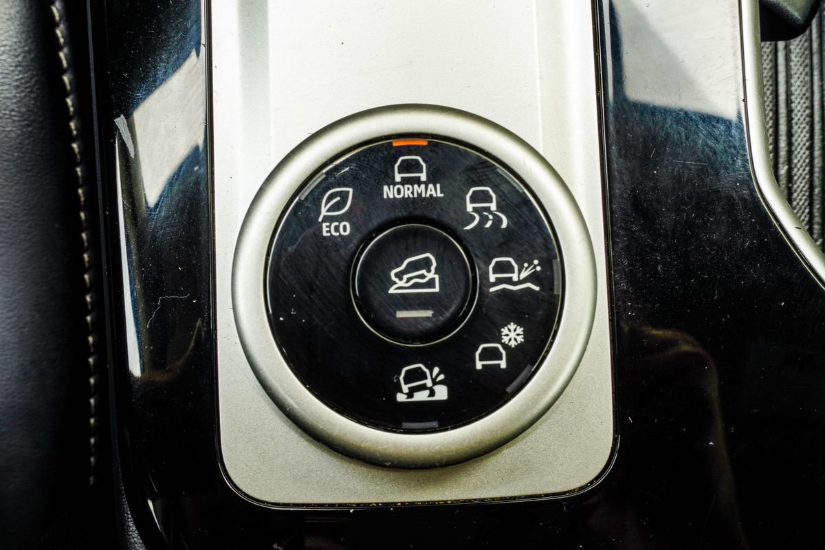 Used 2025 Mitsubishi Outlander SE AWD/4WD image 23
