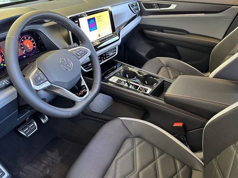 New 2025 Volkswagen Atlas Peak Edition SE image 10