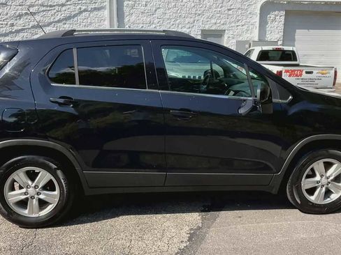 Certified 2017 Chevrolet Trax LT w/ Sun & Sound Package image 9