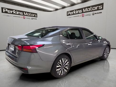 Used 2025 Nissan Altima 2.5 SV FWD image 5