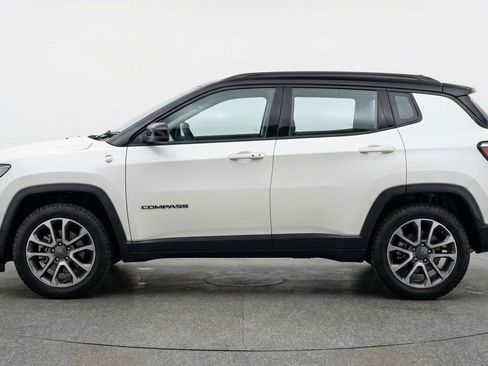 Used 2025 Jeep Compass Trailhawk image 3