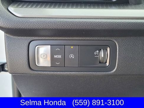 Used 2024 Chevrolet Traverse LT FWD image 25