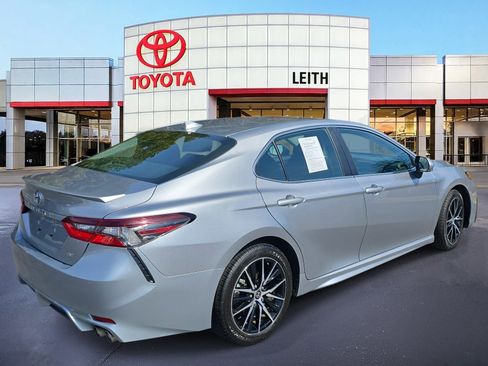 Used 2024 Toyota Camry SE image 8