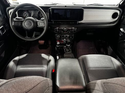 Used 2025 Jeep Wrangler Unlimited Sport AWD/4WD image 28