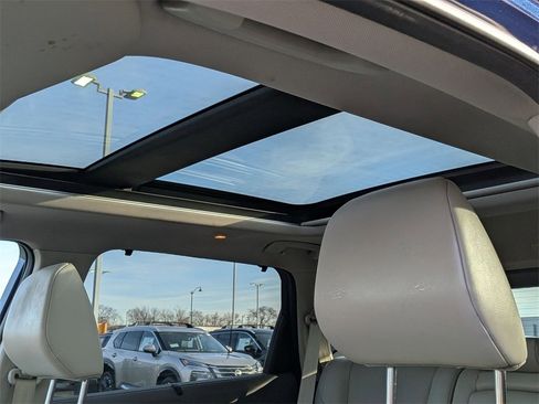 Used 2021 Nissan Rogue SV w/ Premium Package image 12