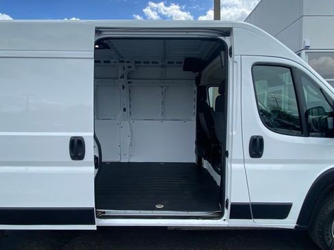 Used 2024 RAM ProMaster 2500 w/ Convenience Group image 25